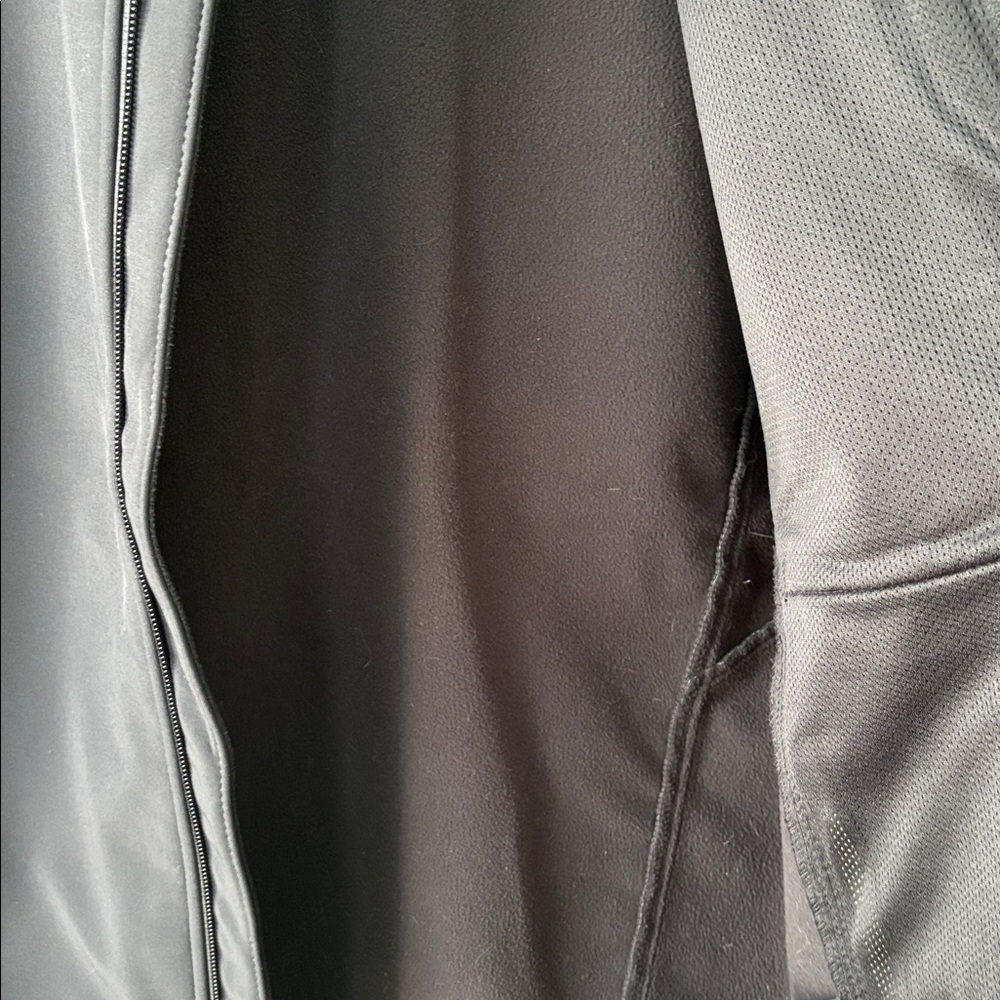 Men’s North Face Black Vest - Picture 4 of 5